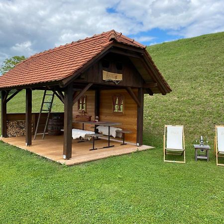 Wooden Hut At Tourist Farm Artisek Villa Store Luaran gambar