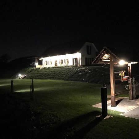 Wooden Hut At Tourist Farm Artisek Villa Store Luaran gambar