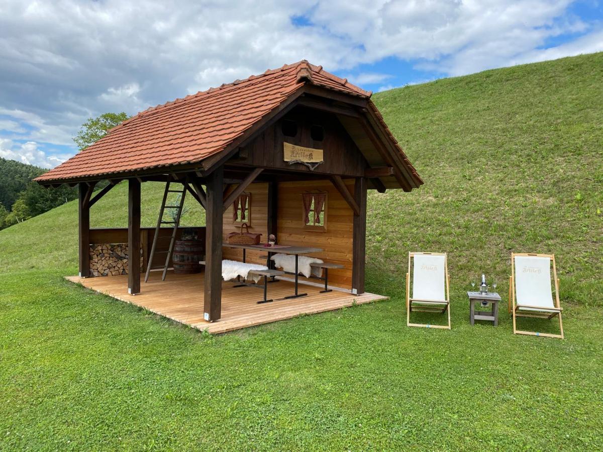 Wooden Hut At Tourist Farm Artisek Villa Store Luaran gambar