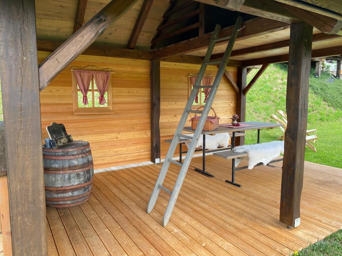 Wooden Hut At Tourist Farm Artisek Villa Store Luaran gambar