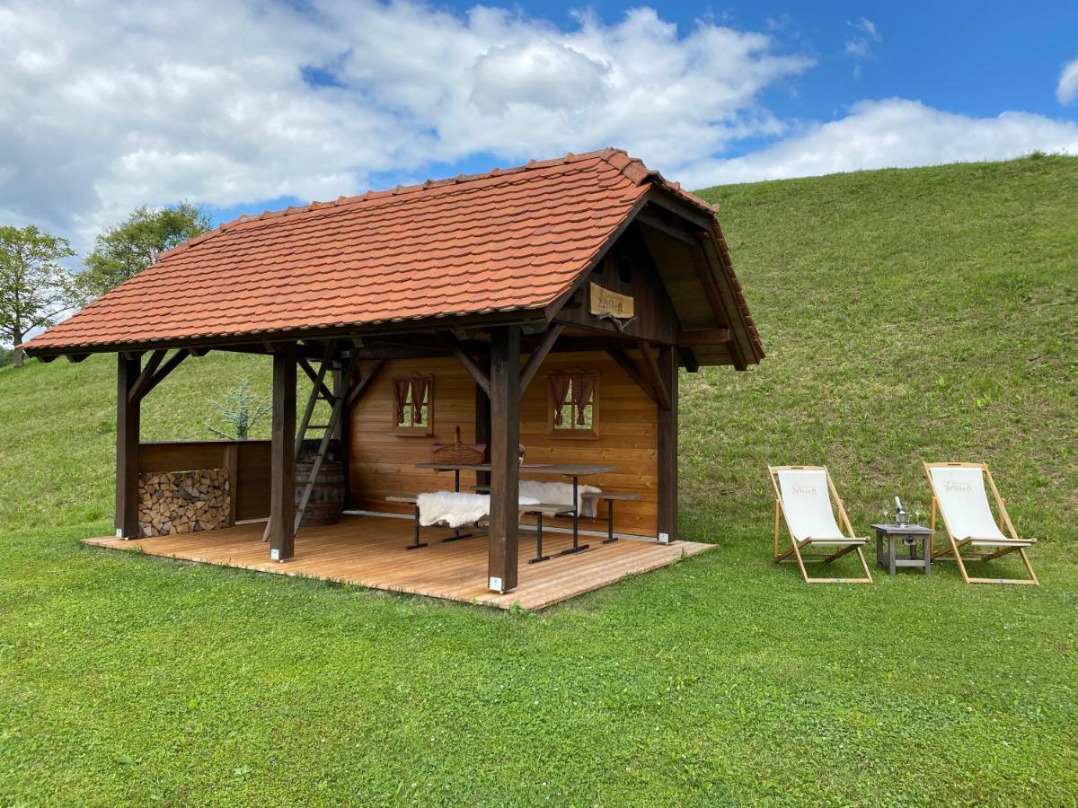 Wooden Hut At Tourist Farm Artisek Villa Store Luaran gambar