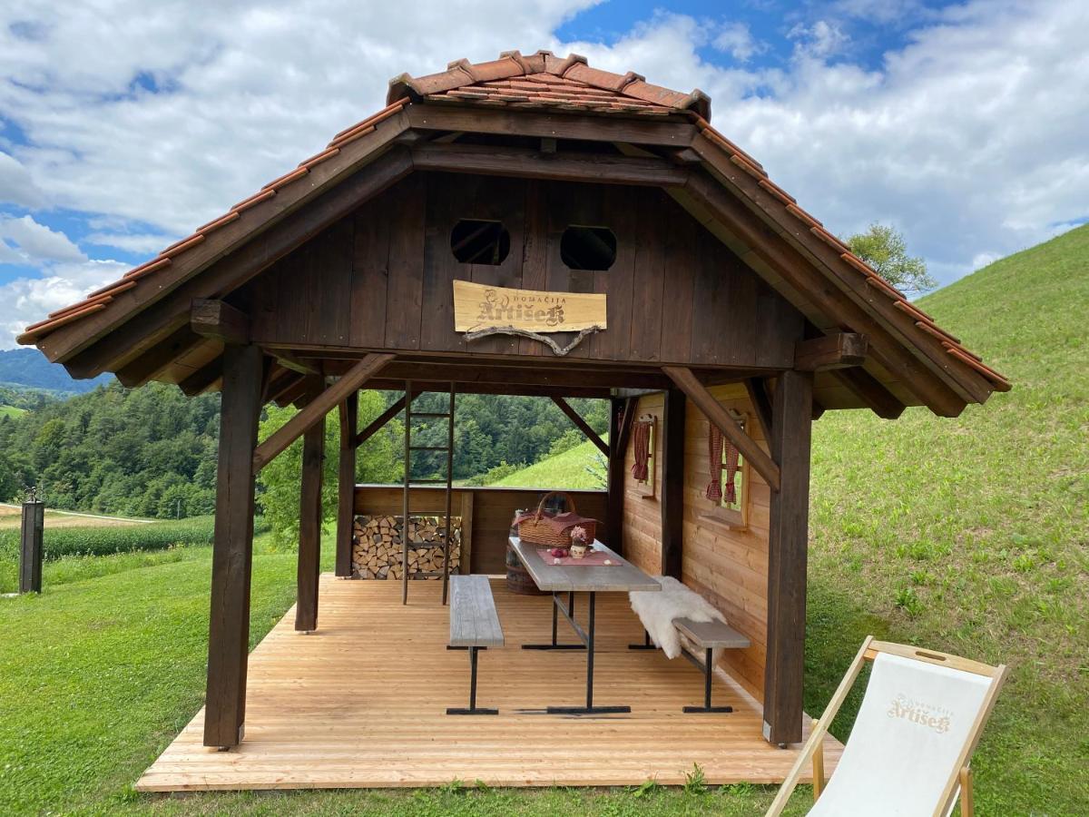 Wooden Hut At Tourist Farm Artisek Villa Store Luaran gambar