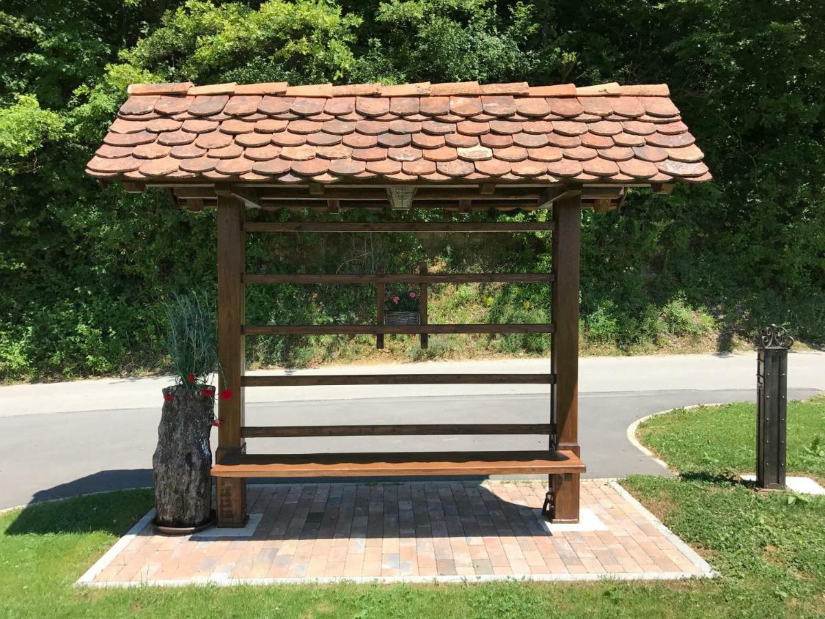 Wooden Hut At Tourist Farm Artisek Villa Store Luaran gambar